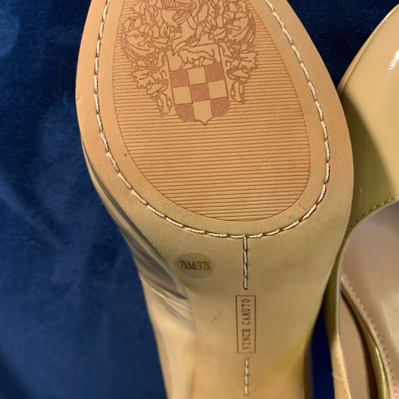 Vince Camuto Patent leather pumps - Picture 6 of 6